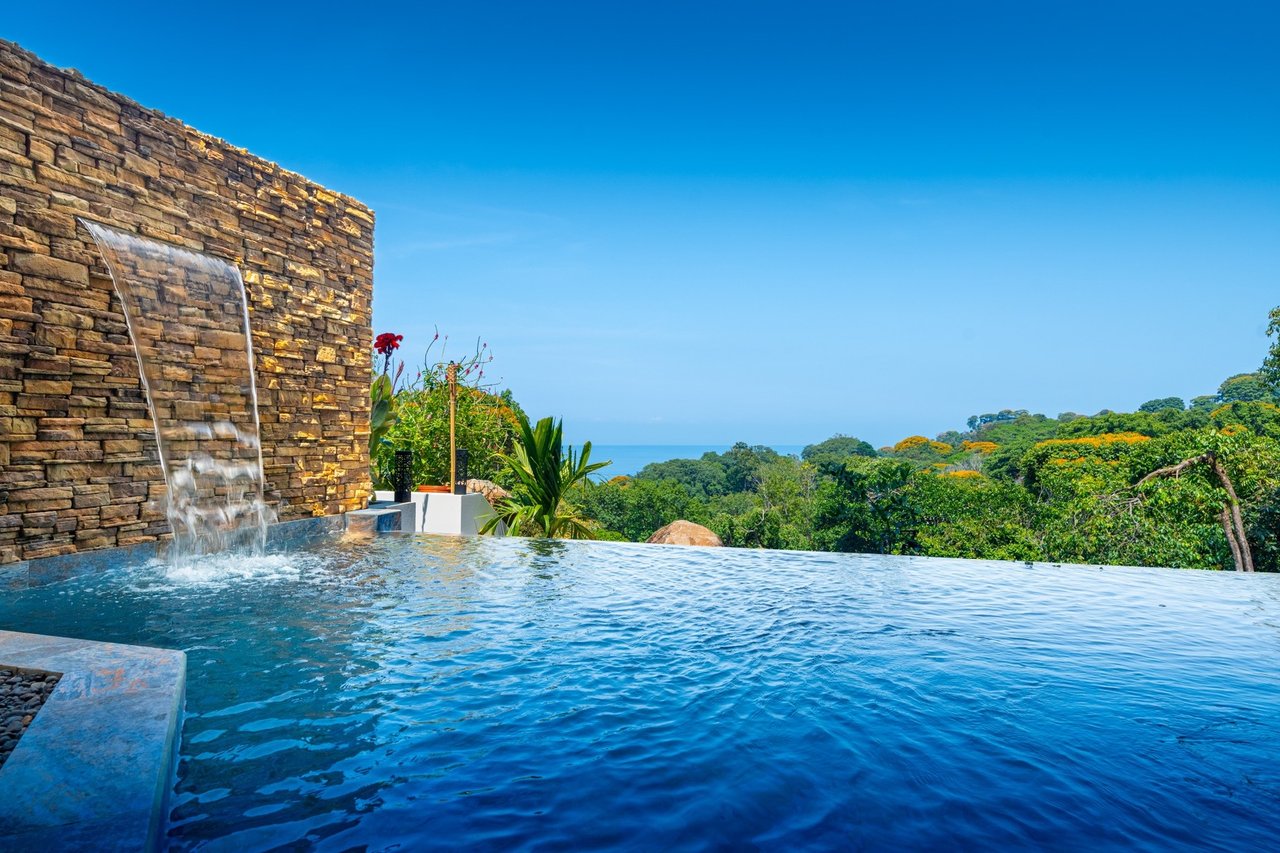 Modern Tropical Infinity Pool Home, Dominical, Puntarenas