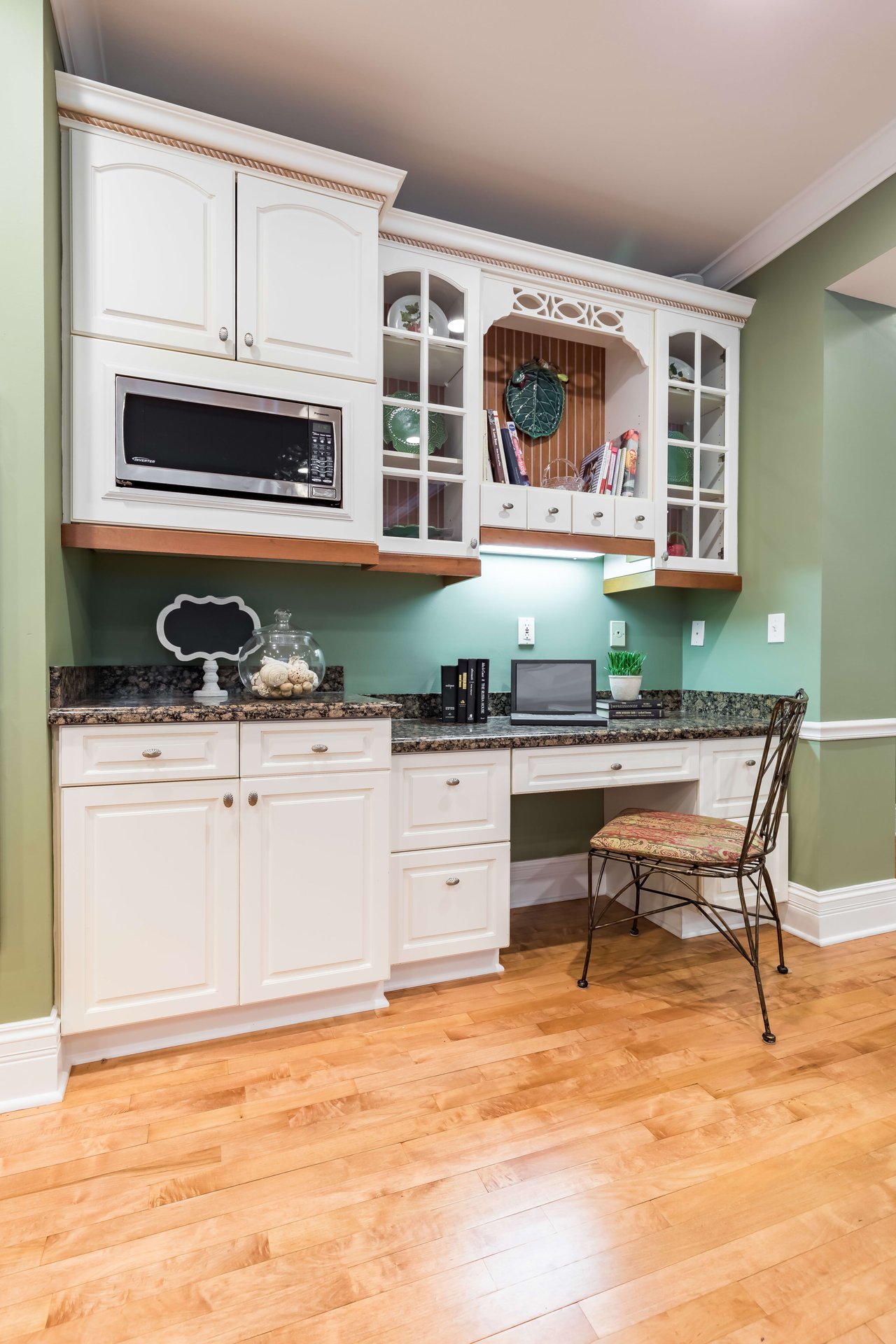Newer Construction and Oh So Close to Chesterfield Amenities