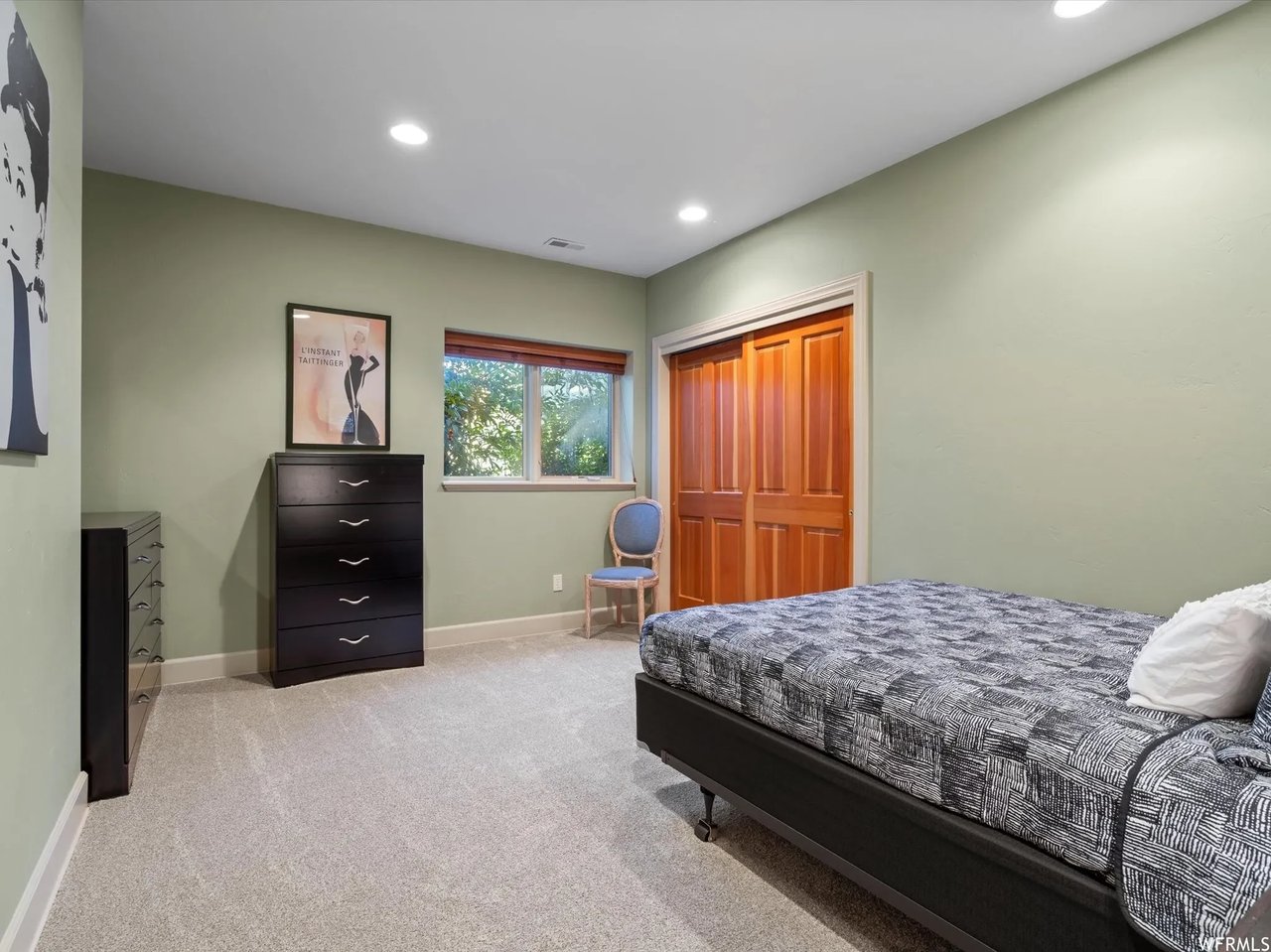 5823 E Elkhorn Dr