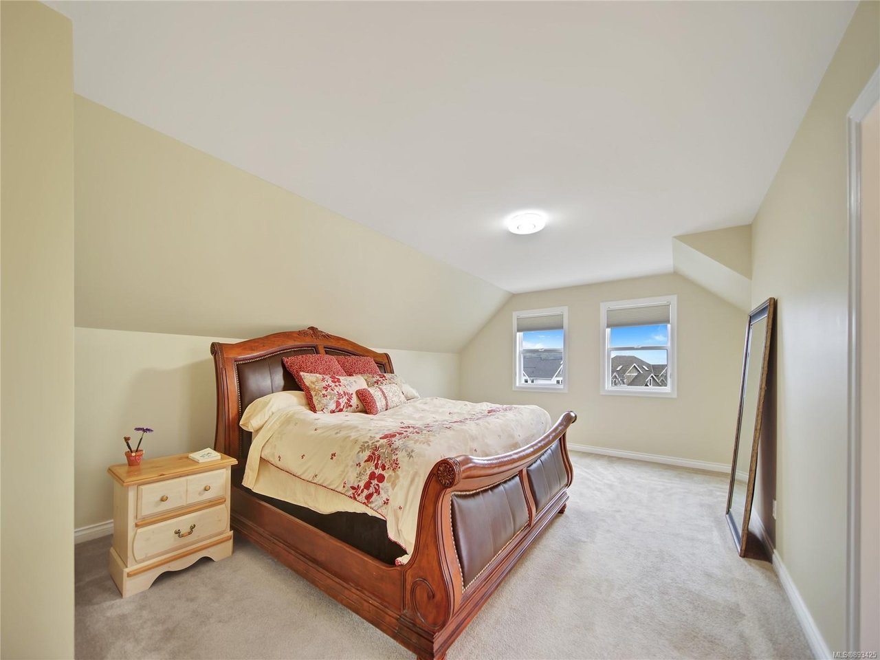 1260 Rockhampton Close