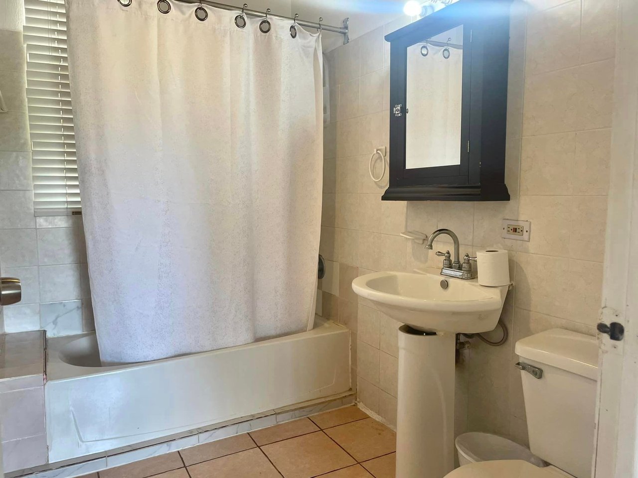 825 Lambert Resort 1 Bedroom Condo