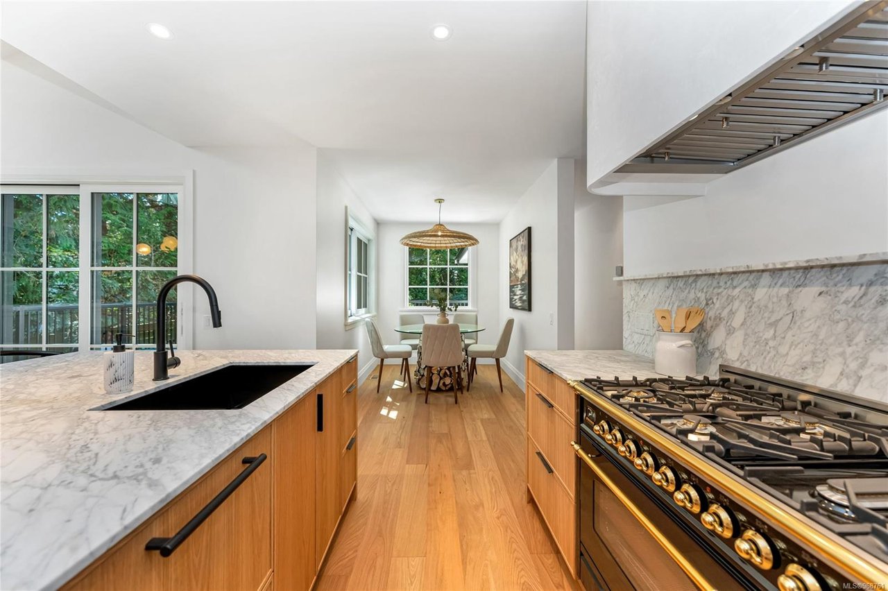 736 Falkland Rd, Oak Bay