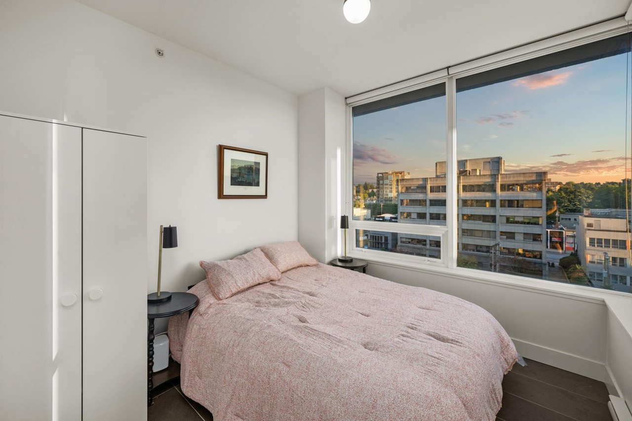 902-1675 W 8th Ave