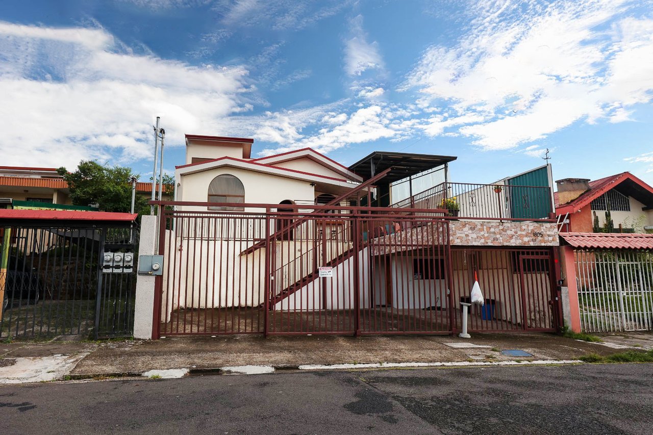 Turnkey Income Guesthouse, Curridabat, San Jose