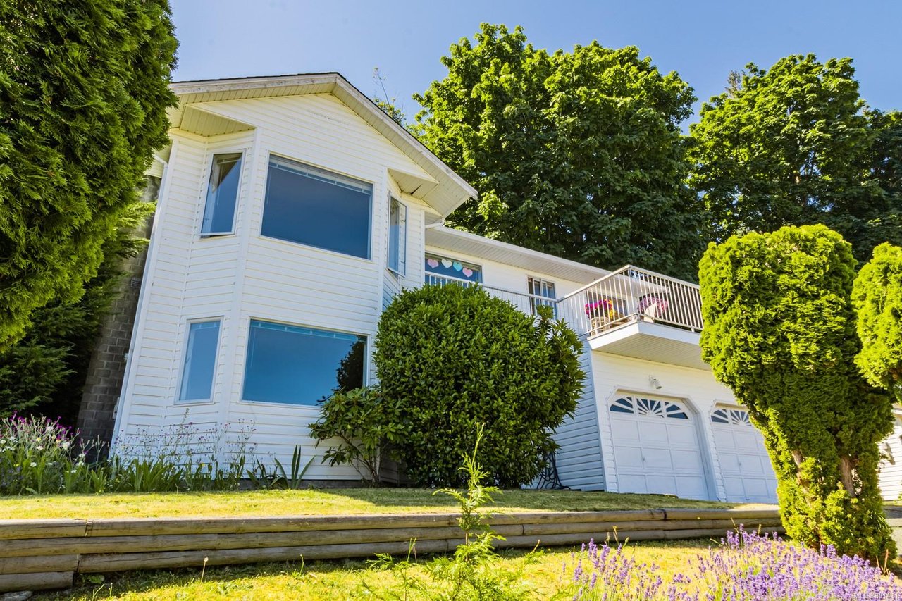 5270 Catalina Dr, Nanaimo