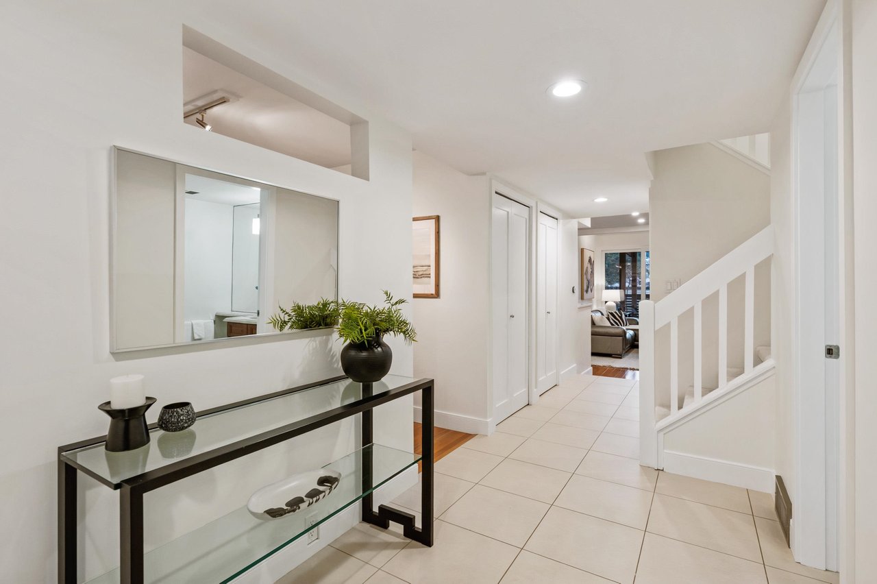 25-4957 Marine Dr