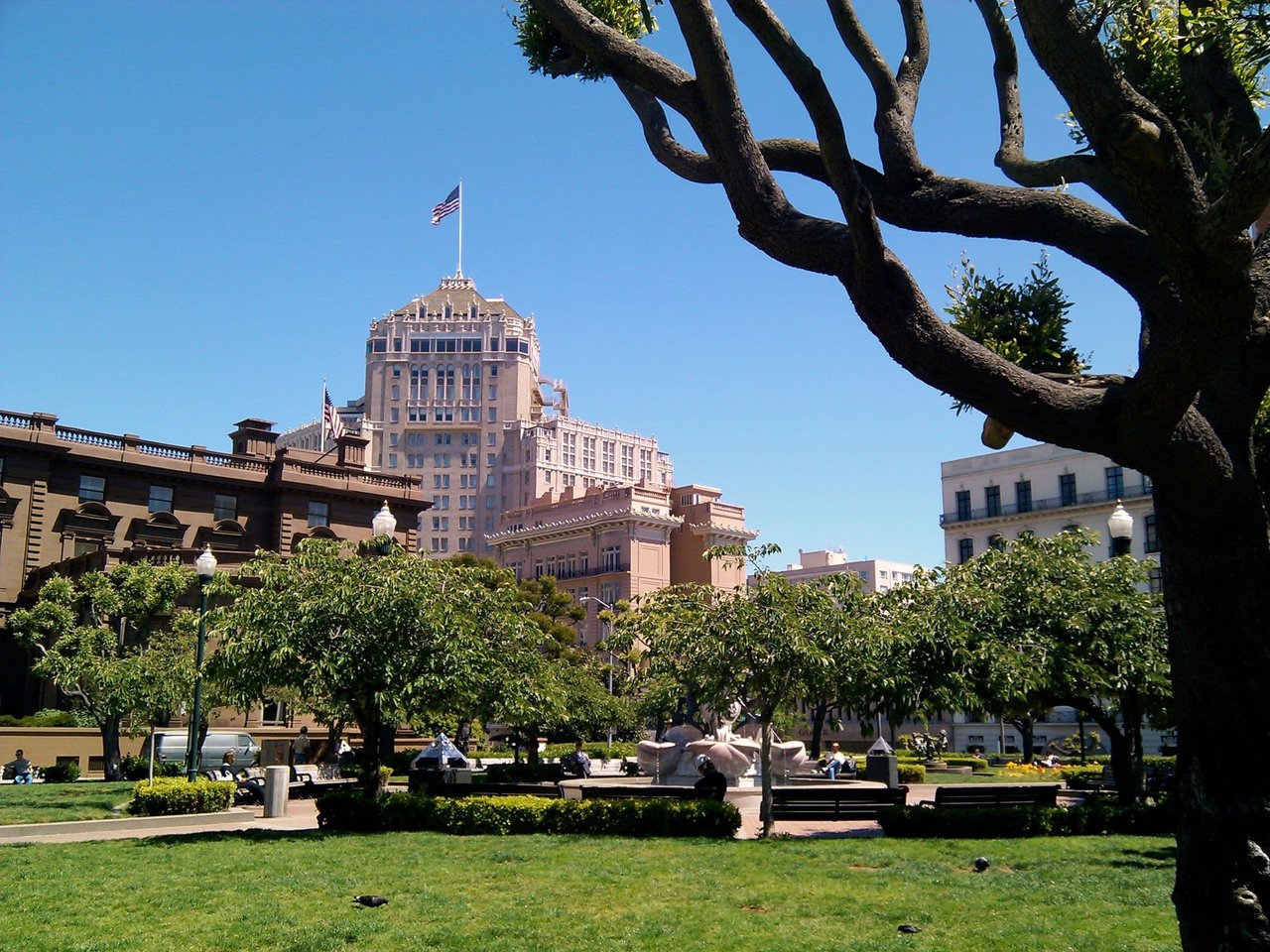 2,027 SqFt Corner View Condo On Nob Hill