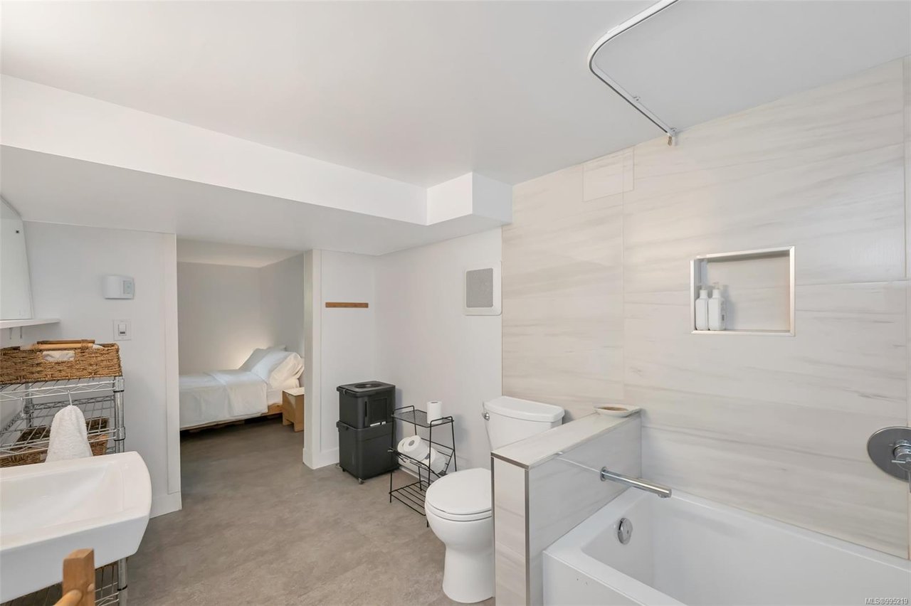 36 Tovey Cres, View Royal