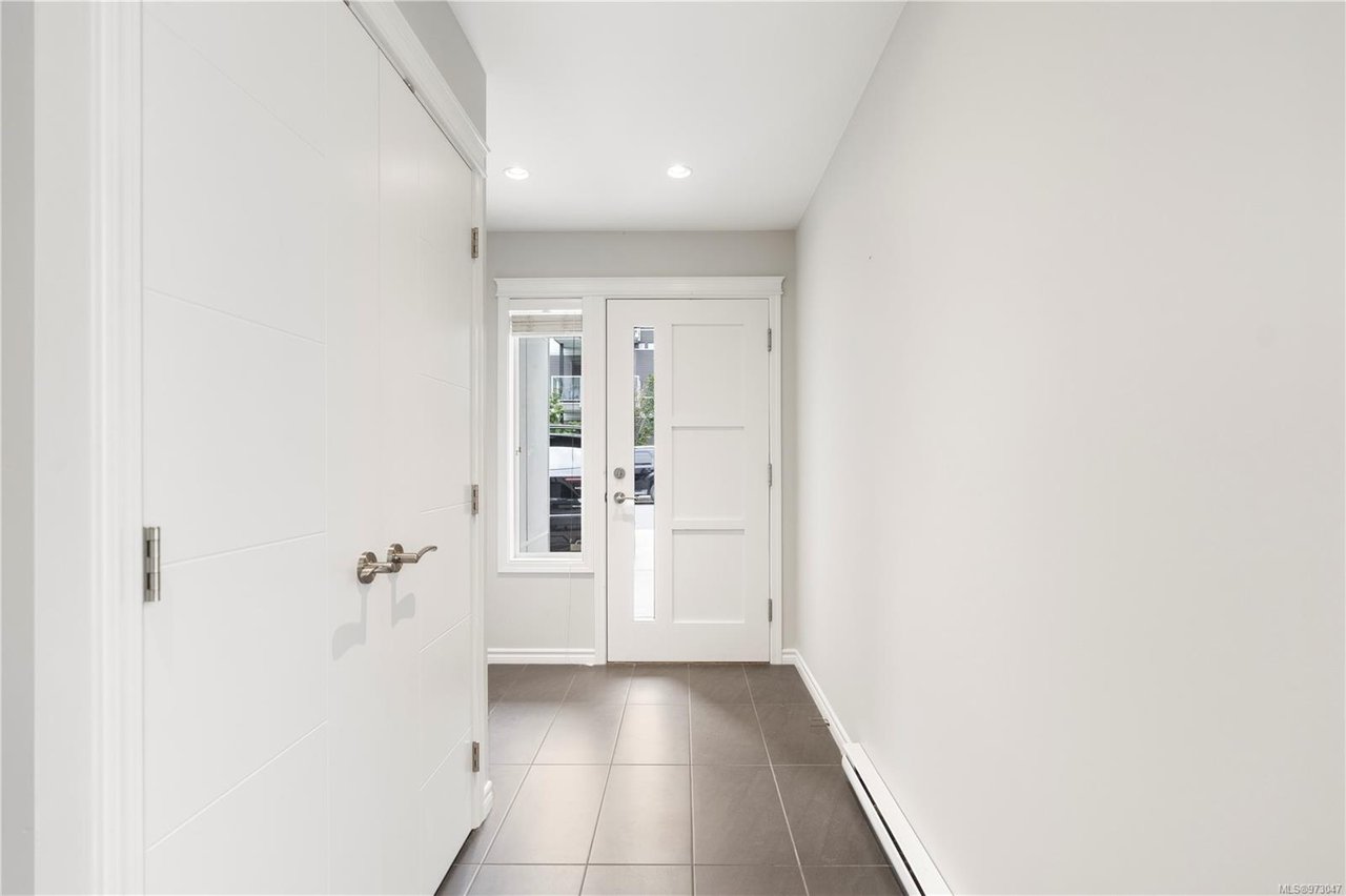 921 Whirlaway Cres