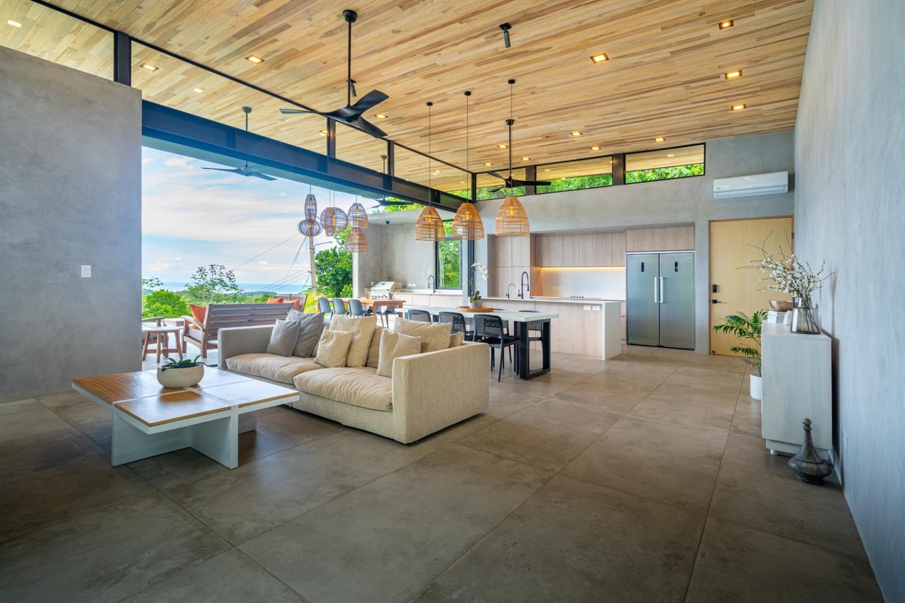 Solar Powered Ocean View Residence, Ojochal, Puntarenas