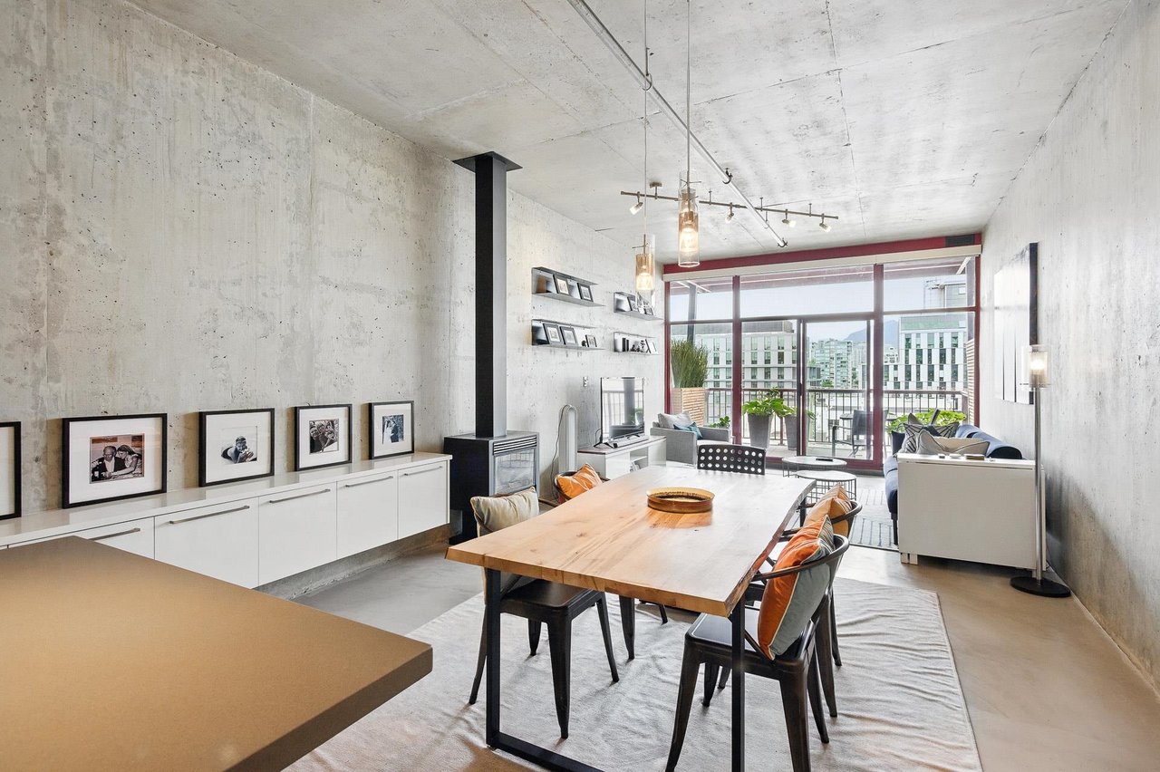 303-128 W 6th Ave