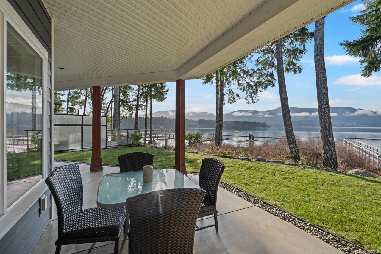 7364 Lakefront Dr, Lake Cowichan
