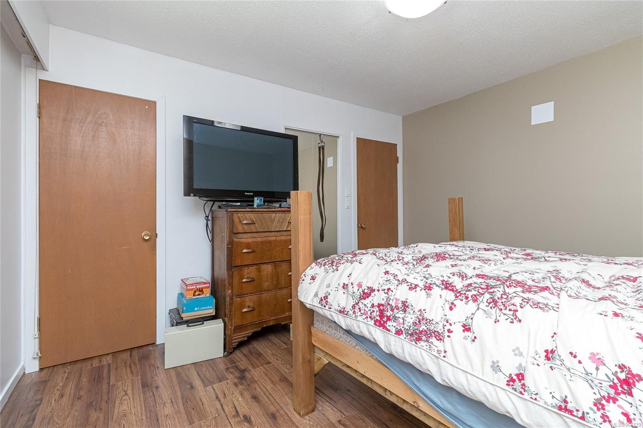 1335 Justine Pl, Langford