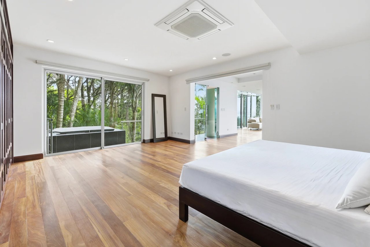Panoramic Valley Views Retreat, Santa Ana, San Jose