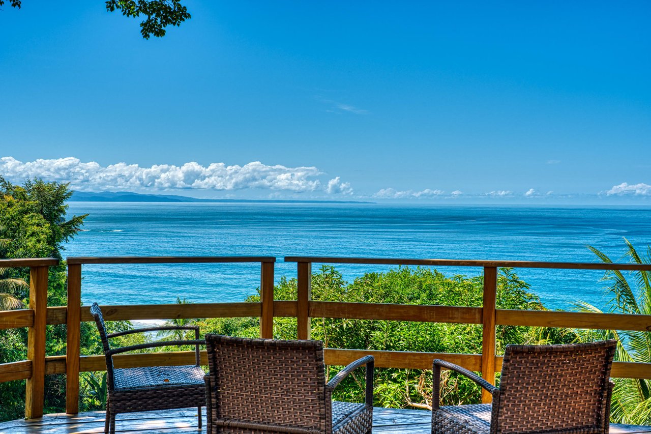 Boutique Hotel Overlooking the Pacific Ocean