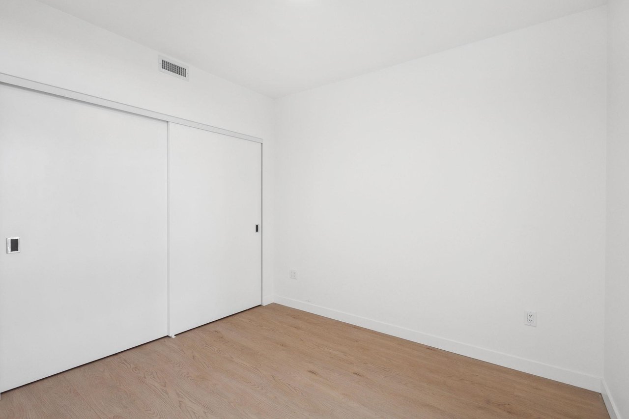 2105-200 Klahanie Ct