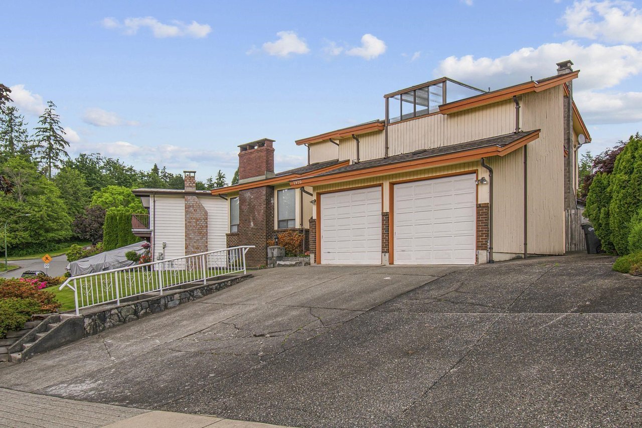 2920 Camrose Dr