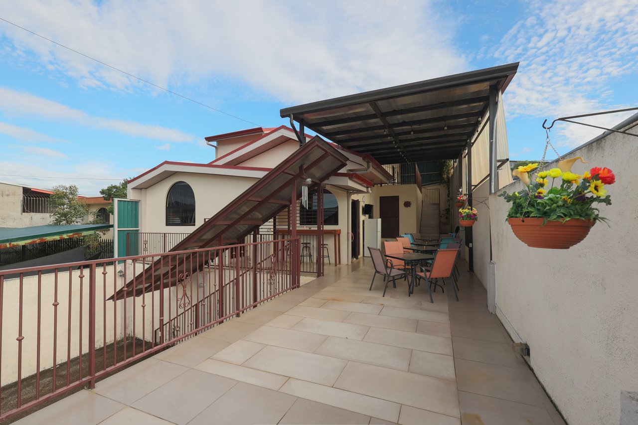 Turnkey Income Guesthouse, Curridabat, San Jose