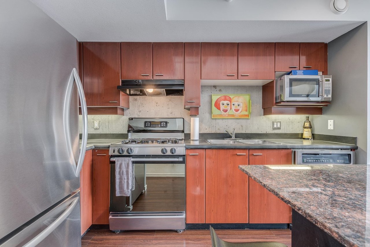 515-428 W 8th Ave