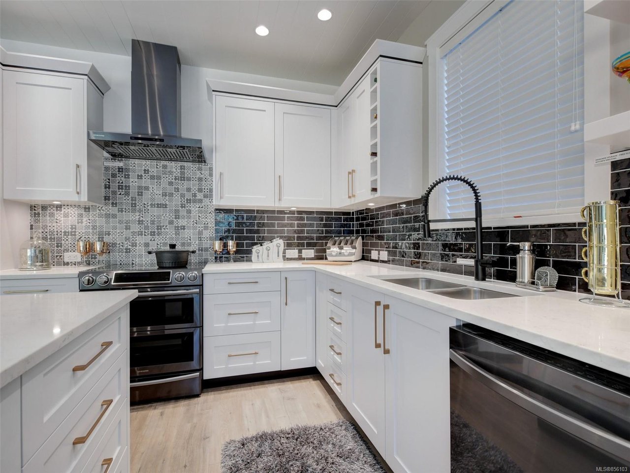 307 Seafield Rd