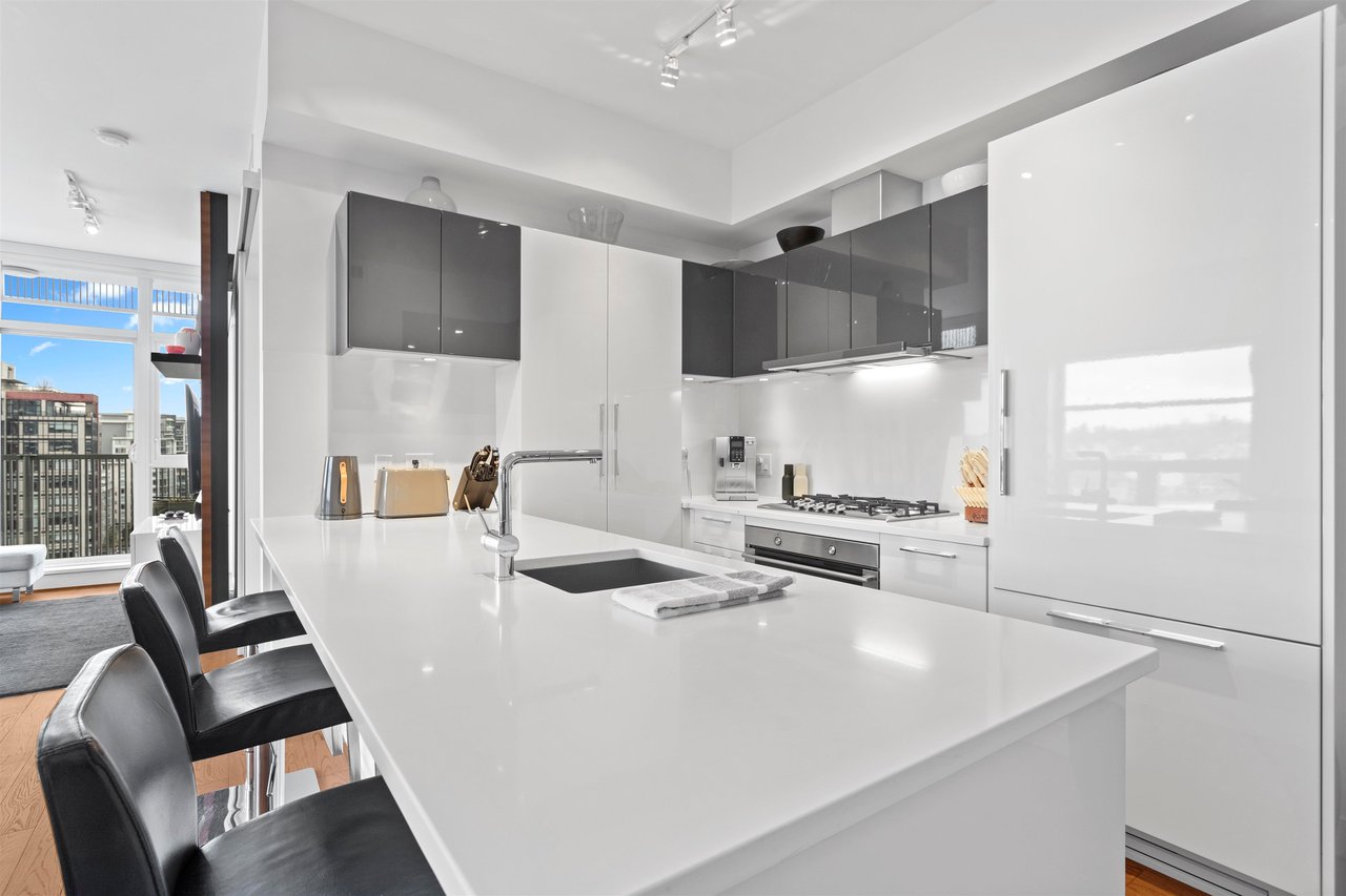 1203-108 E 1st Ave
