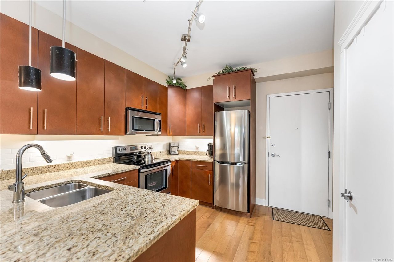 109-21 Conard St