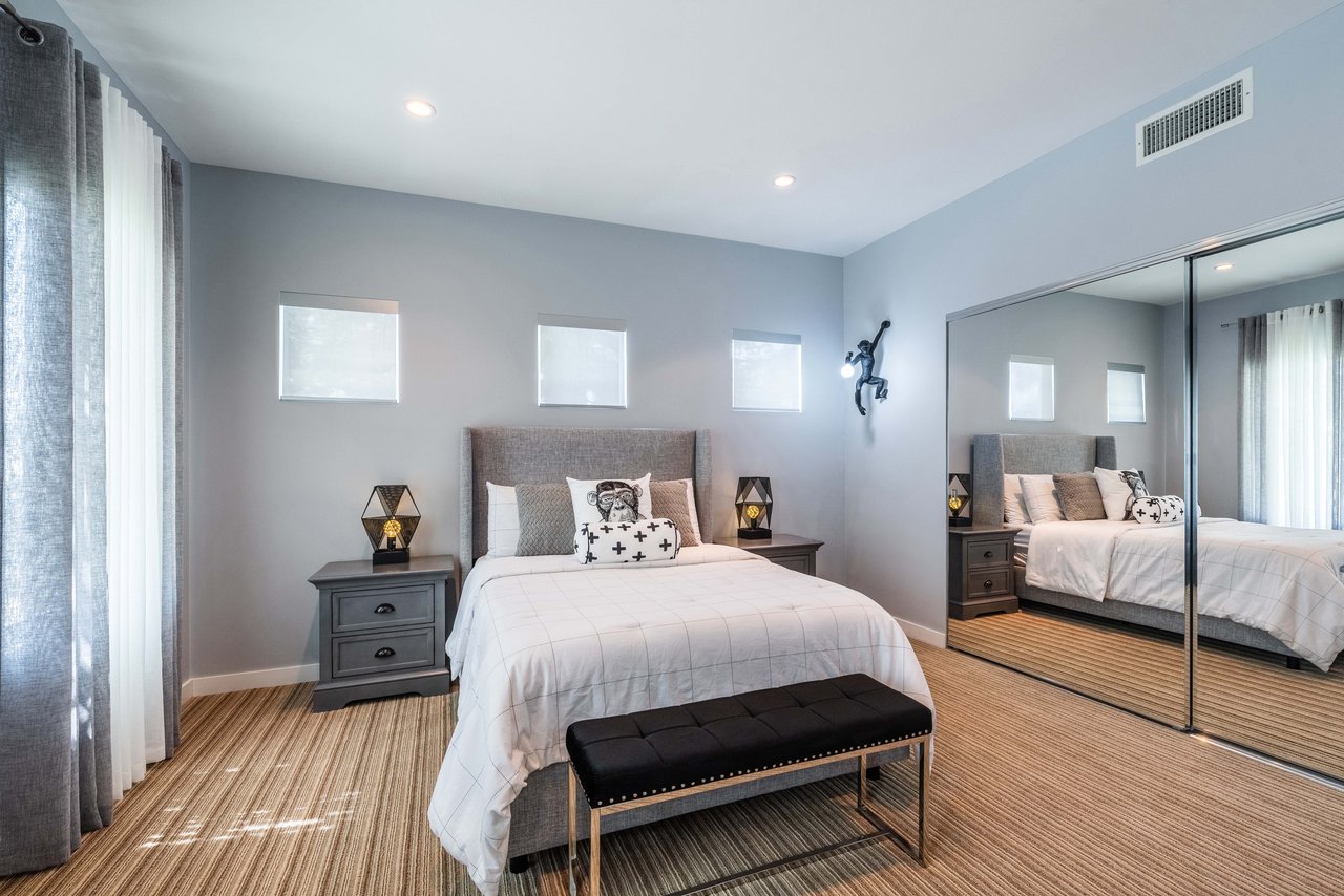 691 East Las Flores