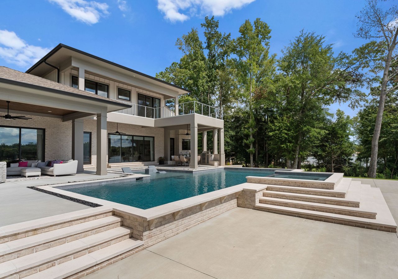 1812 Marthas Vineyard Road | Luxury Waterfront Modern Retreat