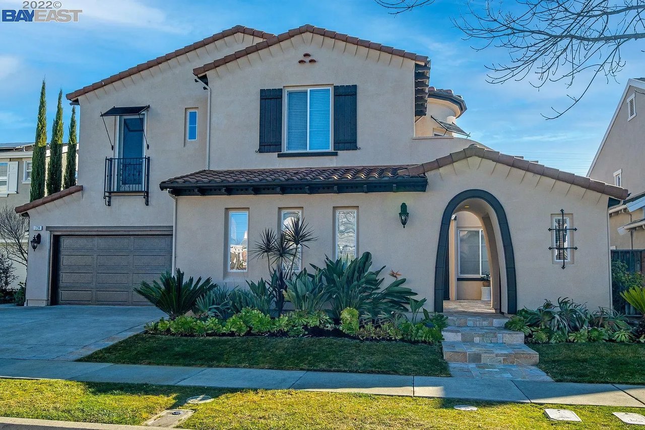 1734 Campanula Dr