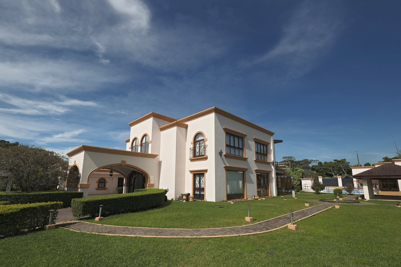 Luxury City Estate, Curridabat, San Jose