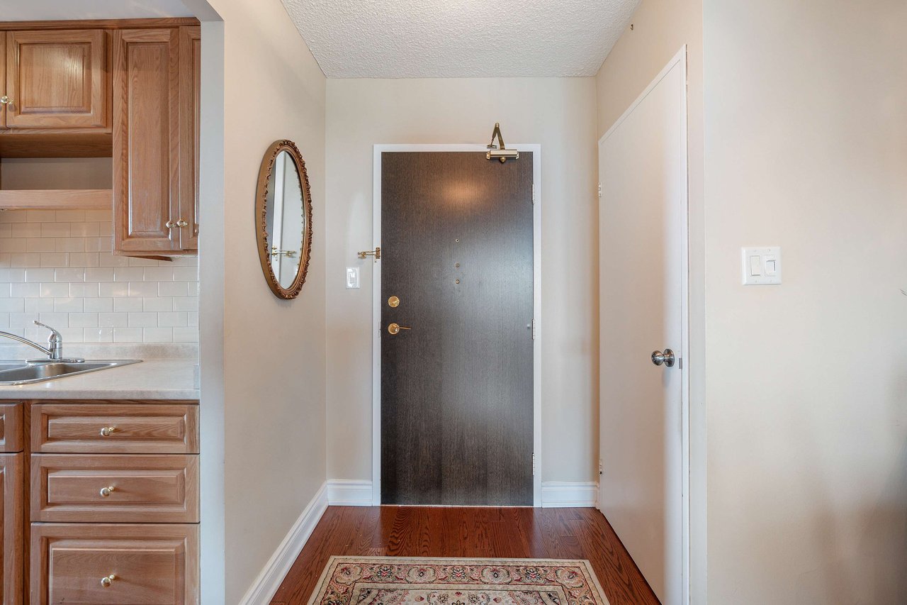 820 Burnhamthorpe Road #702