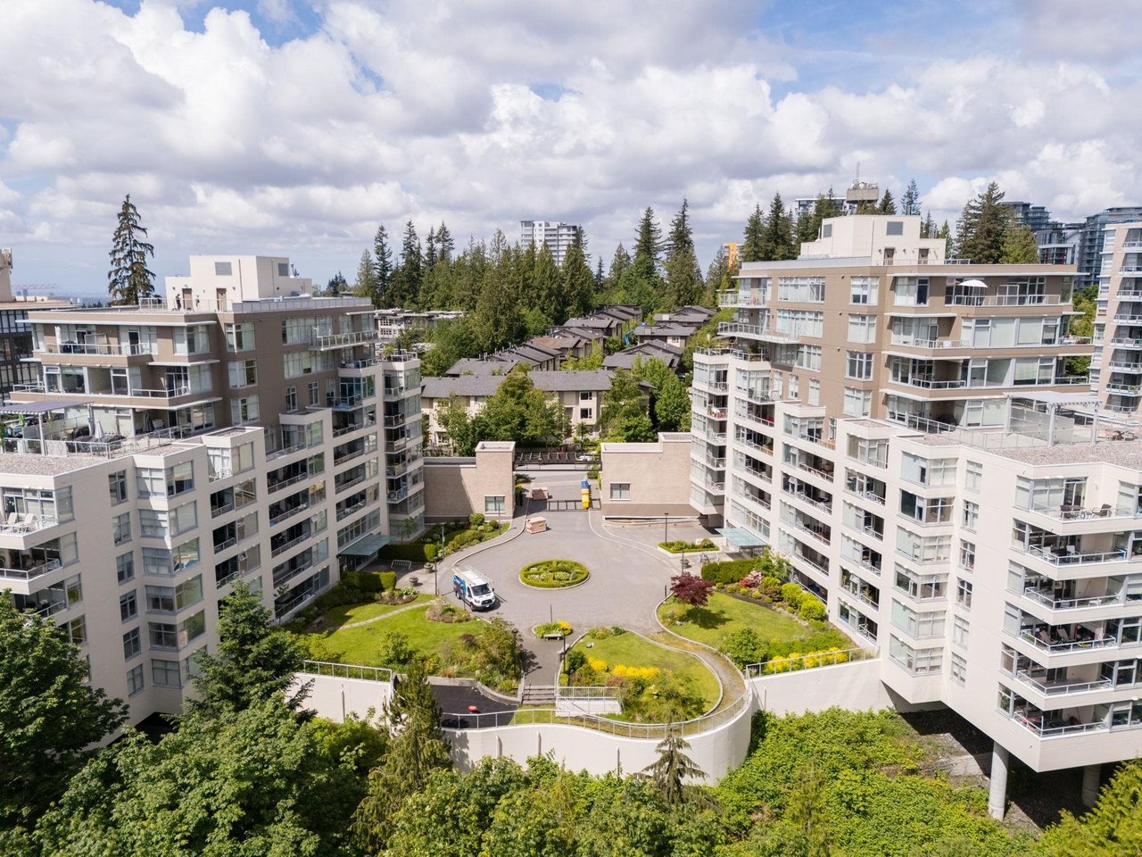 606-9288 University Cres