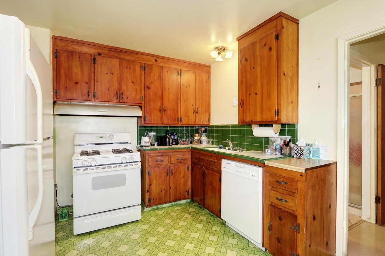 2448 Northview Dr