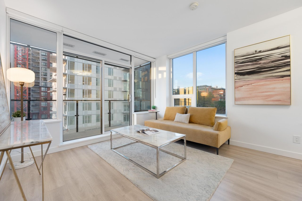 1005-823 Carnarvon St