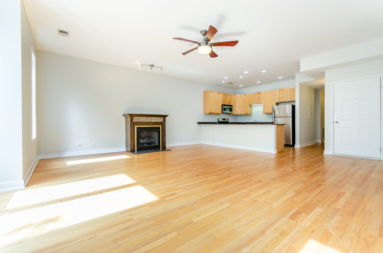 Spacious and Open Condo: 2342 W Harrison St #2