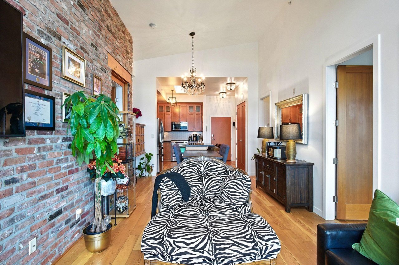406-240 Salter St