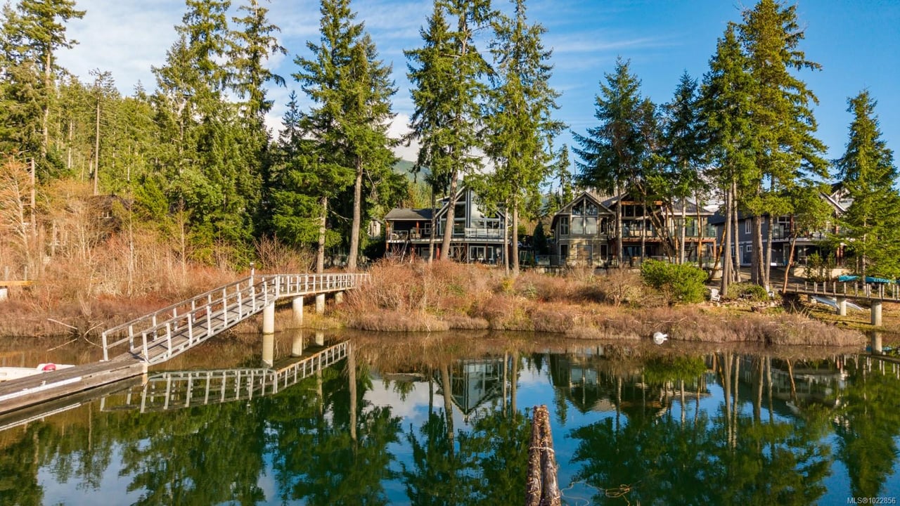 7364 Lakefront Dr, Lake Cowichan