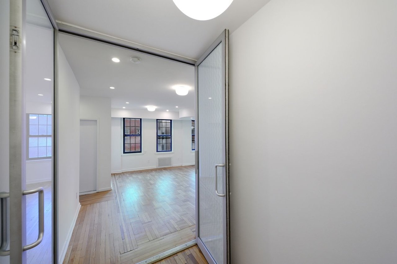300 W 12th St, #3I