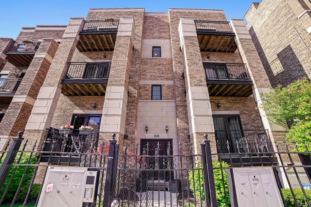2028 W AUGUSTA Boulevard Unit: 3W