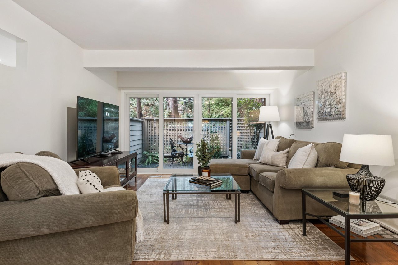 25-4957 Marine Dr