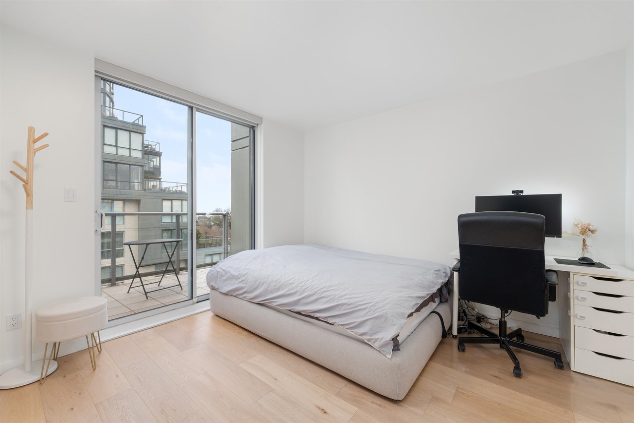 604-1425 W 6th Ave