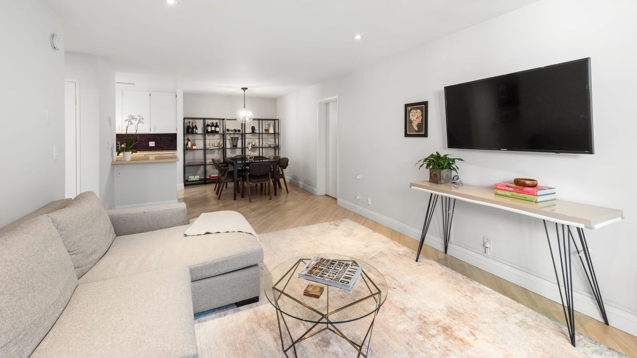 117 S Doheny Dr #309