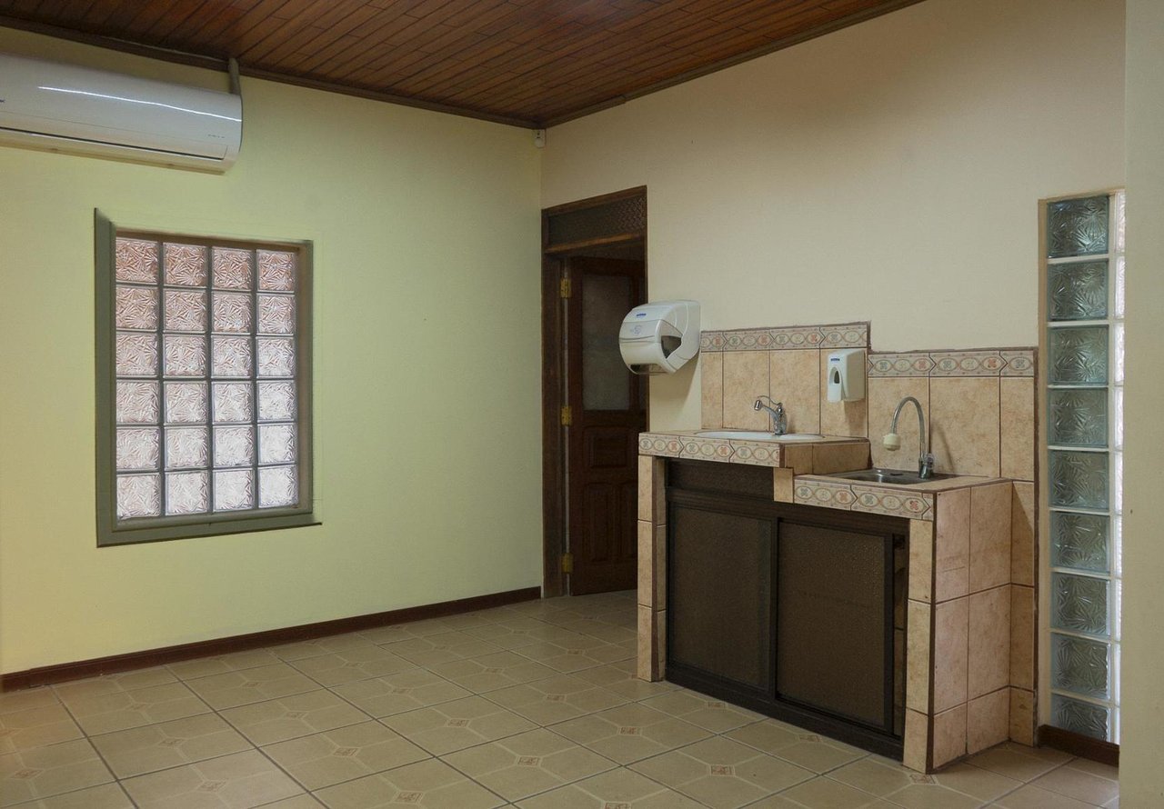 Prime Corner Commercial Building, Perez Zeledon, San Jose