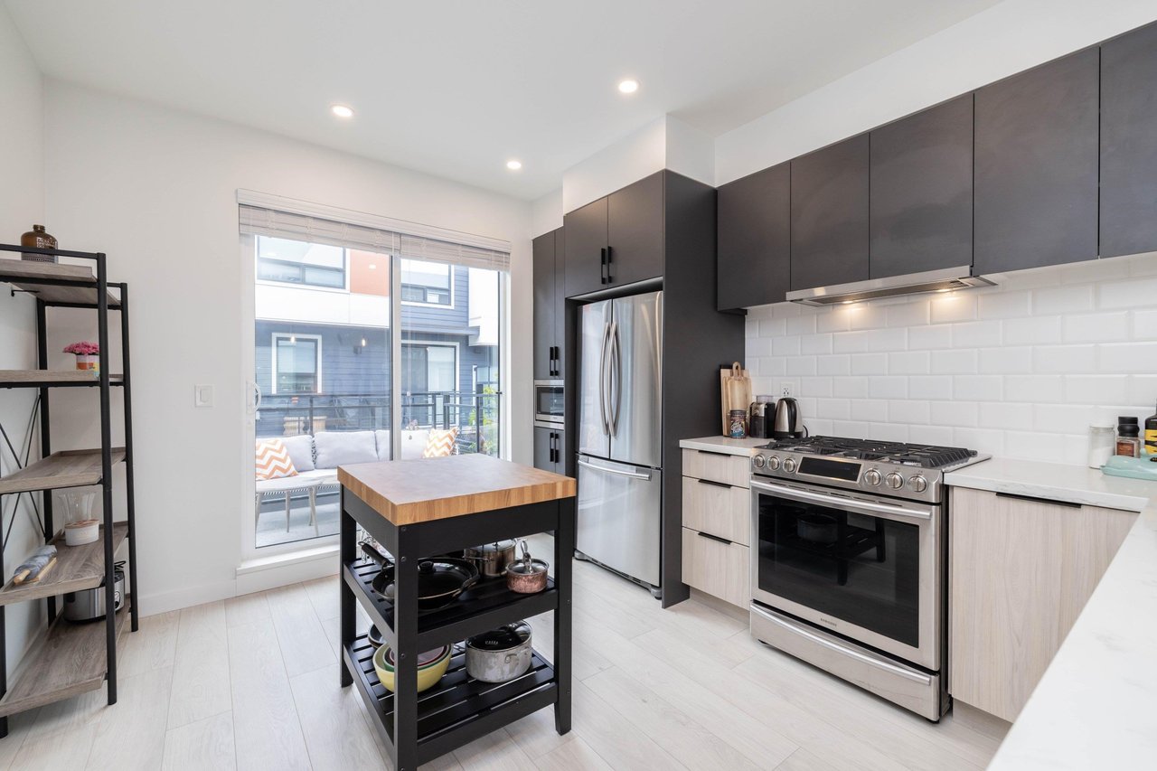 207-3105 St George St