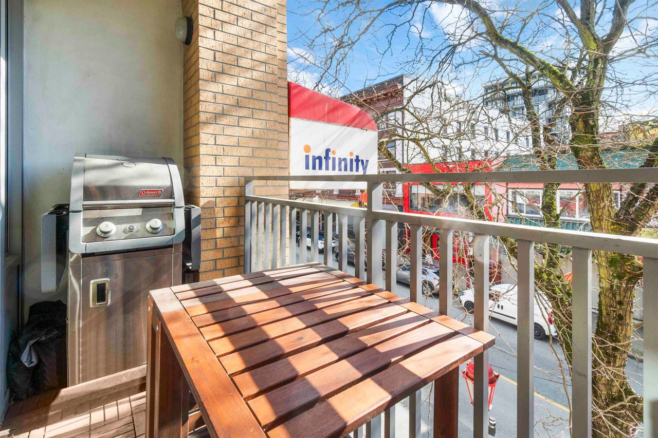 303-231 E Pender Street, Vancouver