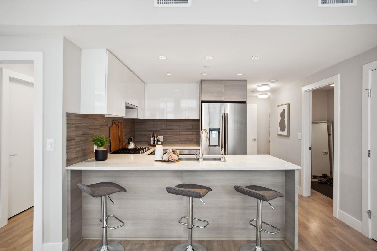 205-3451 Sawmill Cres