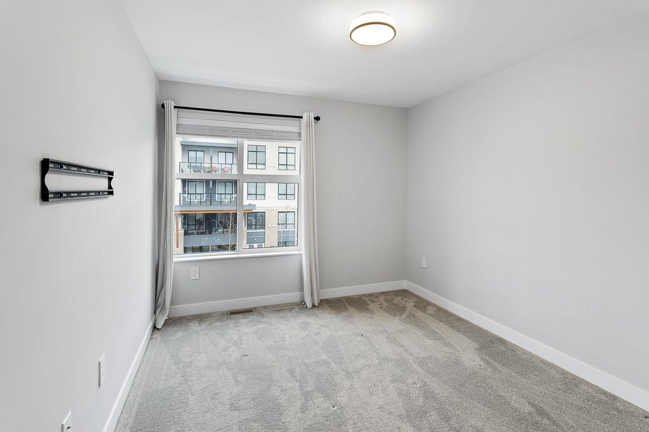 78-20327 72b Ave