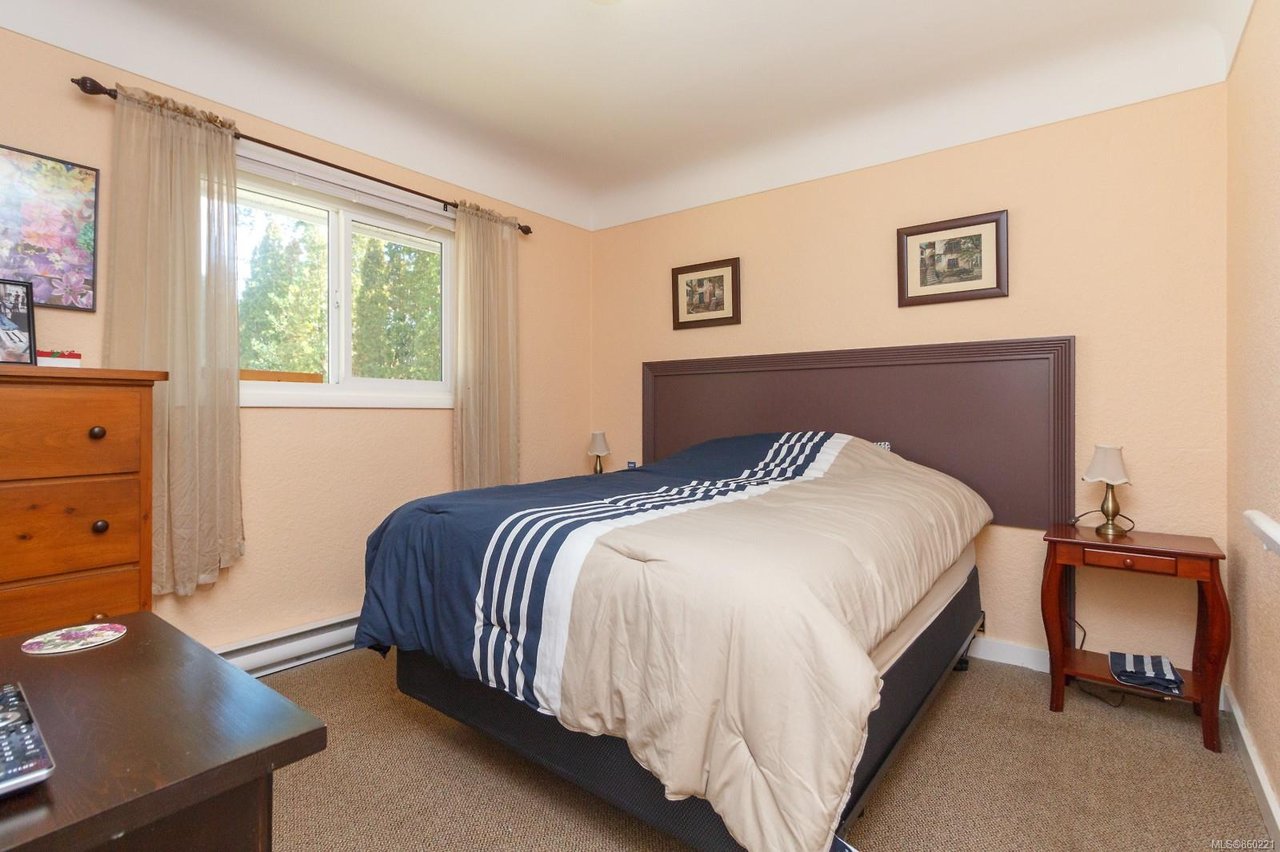 872 Old Esquimalt Rd
