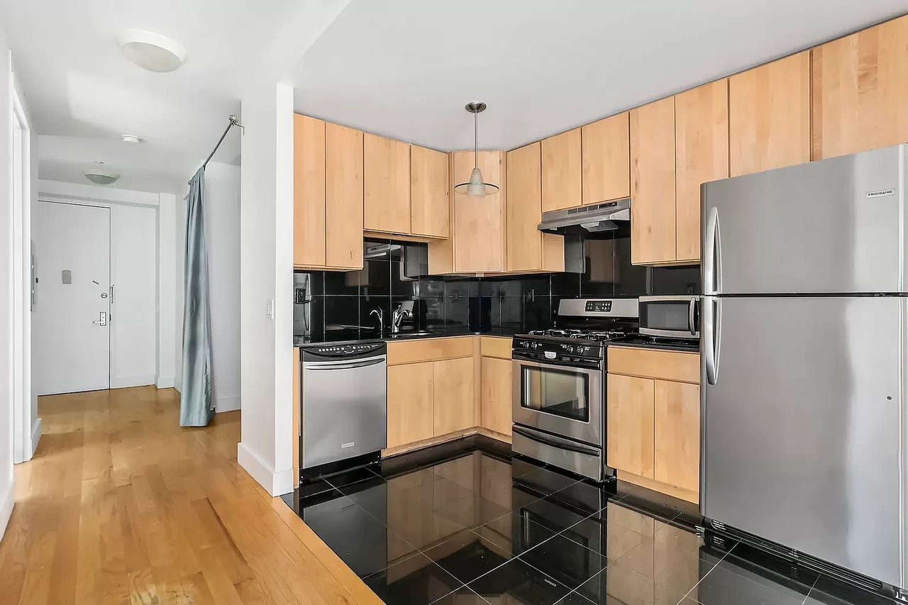 2155 Daly Ave, #4A