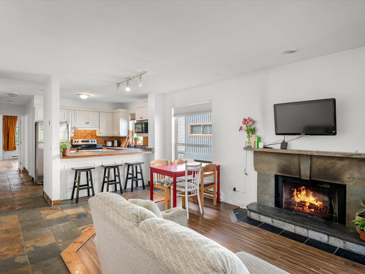 27-7410 Flint Street, Pemberton